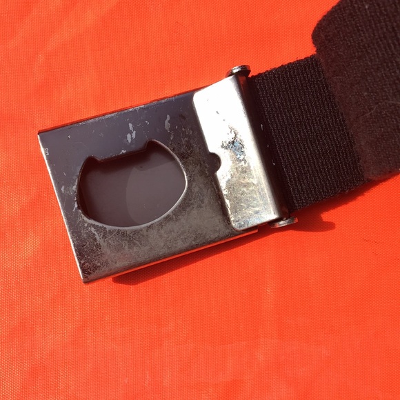 Columbia web belt 1.5”x46” black w gunmetal black buckle bottle cap opener - Picture 4 of 15